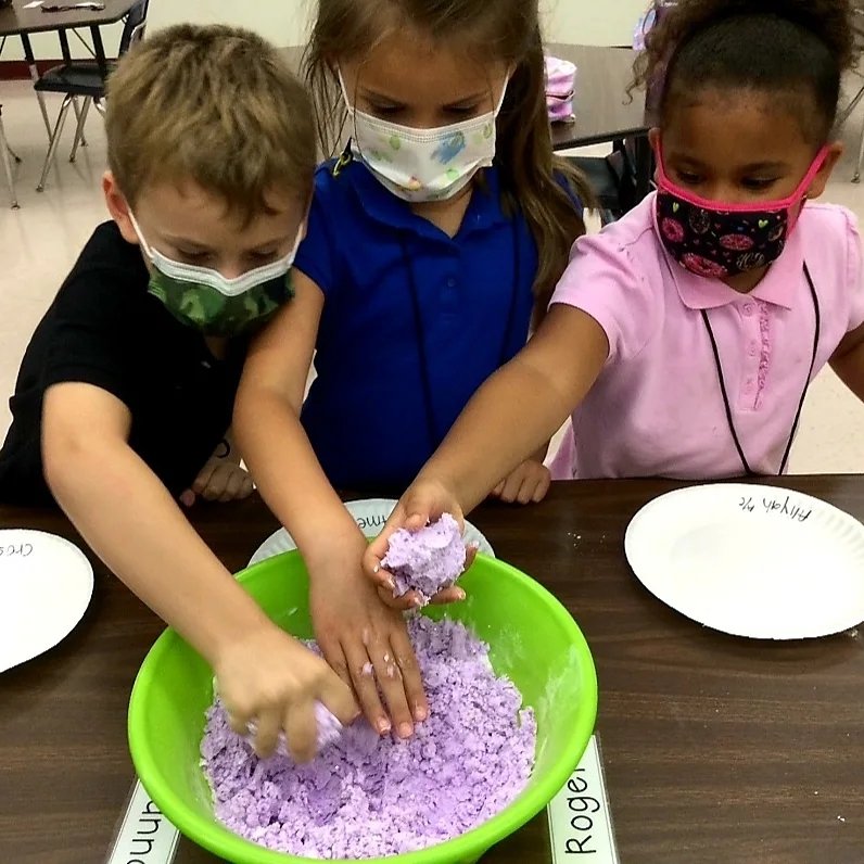 BASCCBroward's tweet photo. Ms. Beatrice and her dynamic staff keep the students actively engaged in fun hands-on learning activities during afterschool care. #BASCCquality @browardschools https://t.co/YTFCeowNS0