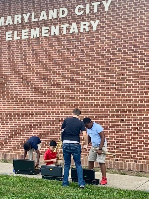 MDCityAACPS's tweet photo. Great day for band practice outside π΅πΆπΉ@MDCityAACPS #AACPSMusic #CommunitySchool #AACPSAwesome #MDCityEaglesSoar https://t.co/zIg9s9Z1Nu