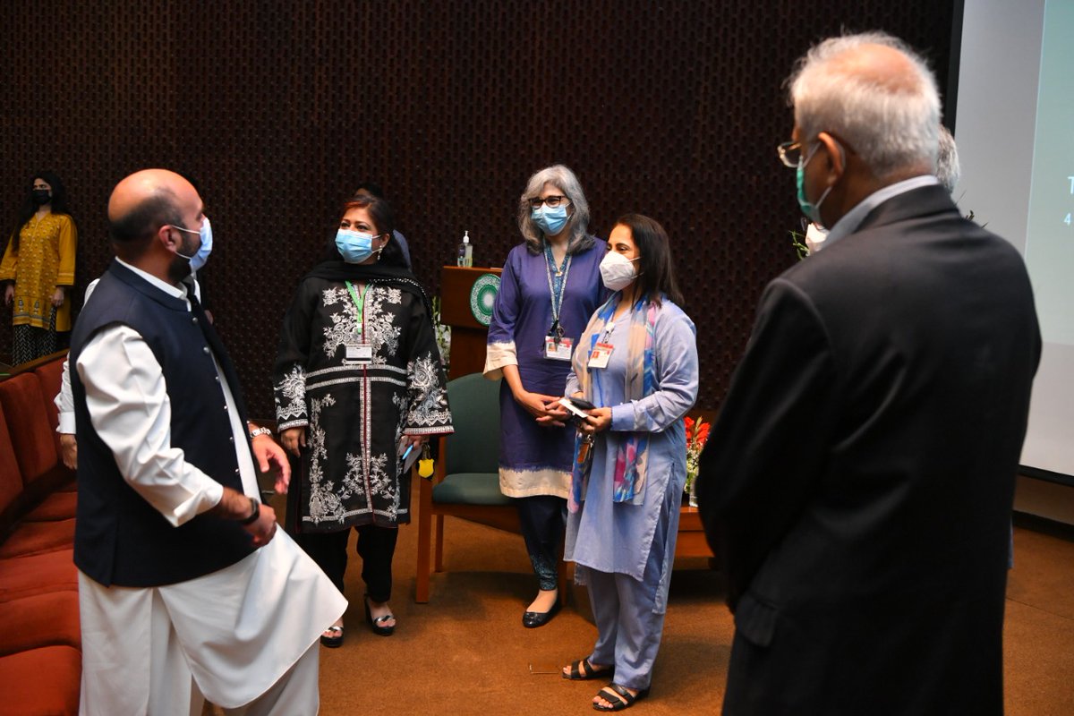 AdilHaiderMD's tweet image. Great having Health &amp;amp; Finance Minister, KP @Jhagra visit &amp;amp; tour our @AKUGlobal Stadium Road campus today. We have so much to learn from KP’s Sehat Card &amp;amp; the province’s efforts to achieve a #UniversalCoverage system. Looking forward to having him share his knowledge again with us