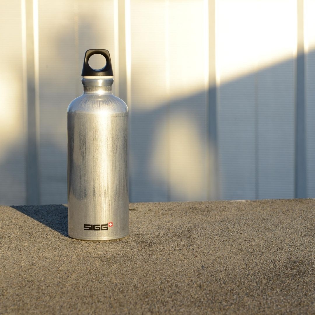 SIGGNORTH's tweet photo. Our ultimate classic.⁠
Classic Travellers are made from a single piece of high-quality aluminum. ⁠
It keeps a tight seal, 100% leak proof even with carbonated drinks. ⁠
⁠
Shop for the Classic Traveller via https://t.co/u3vr0Xmtqq

#SIGGbottle https://t.co/BaiuKgRgs7