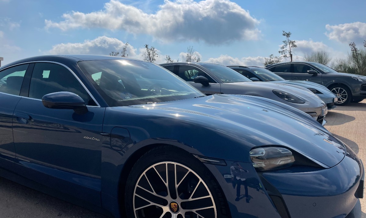 Los pasados días 30 de septiembre y 1 de octubre celebramos con nuestros clientes en Centro Porsche Alicante el #PowerTour, unas jornadas de pruebas de conducción de 3 modelos enchufables de la gama: Panamera, Cayenne y Taycan⚡
#PorschePowerTour #PowerTour2021 #PowerTourAlicante