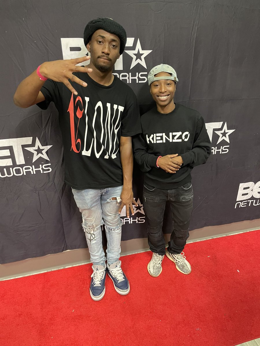 prodbylilface's tweet photo. Had a successful weekend had some of our artist out here working #bethiphopawards #bethiphopawardsweekend #BETHipHopAwards2021 https://t.co/4tnkdgv4Jw