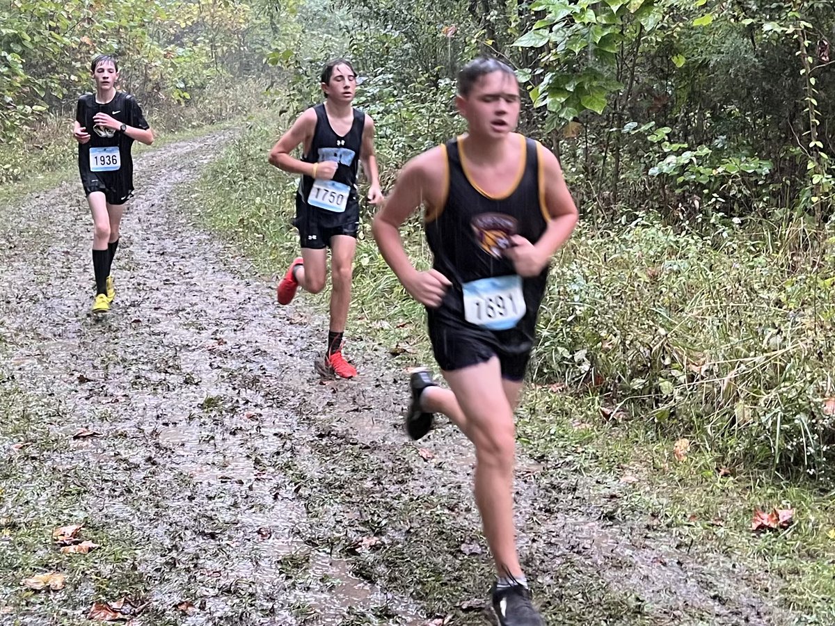 mrwalkerahs's tweet photo. @AFFTONATHLETICS Affton XC had a fun time at the Hillsboro meet last Saturday. Several PR’s and the sky opened up during the boy’s JV race to make it a muddy, but memorable time! #Afftonxc #afftonstrong https://t.co/rzqzERAbJ5