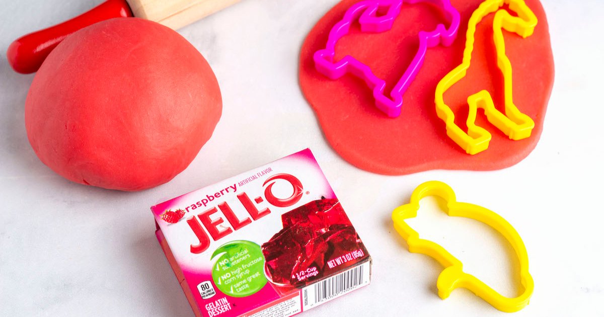 MWModernMomma's tweet photo. This homemade Jello Playdough recipe is a great way to keep kids entertained for hours without all the mess! It's made with everyday ingredients including Jello mix.

https://t.co/Fmz3bb1Zt6

#sensoryfun #toddler #preschool #kids #homeschool https://t.co/QWG8ZgWFl5