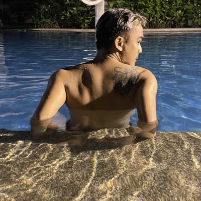 valBalita's tweet photo. Ready for mature roles. Chart. #NewProfilePic https://t.co/jjjCpkYWK2