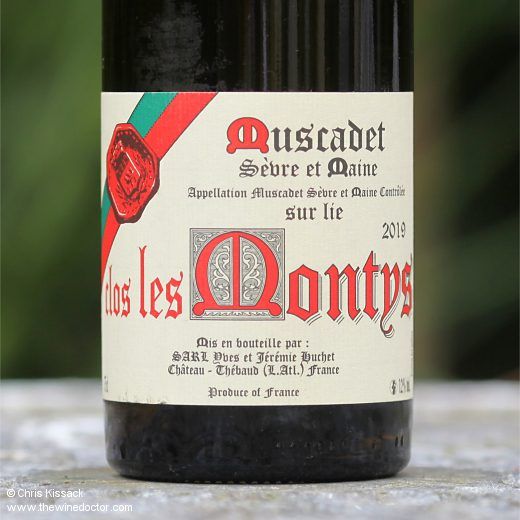 chriswinedoctor's tweet photo. Another chance to see: My Weekend Wine report, featuring an old-vines cuvée from Jérémie Huchet.
https://t.co/KQGL8ZvSeU
[free to read]
#wine #loire #muscadet #muscadetsevreetmaine #surlie #melondebourgogne #melonb #jeremiehuchet https://t.co/9T6Ru5Ynrd