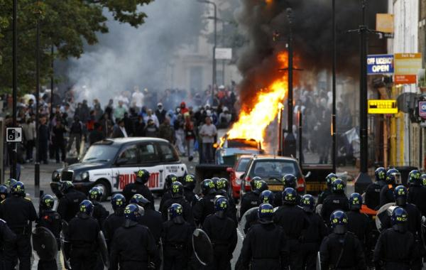 MaxLawlessPhoto's tweet photo. LIVE BREAKING: Various social media platforms down across the Globe! #WhatsappDown #InstaDown #FacebookDown #TwitterDownSoon https://t.co/1pZBt0oESX