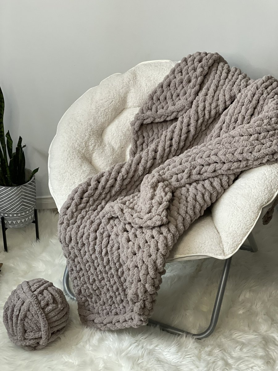 offbyheart43's tweet photo. New neutral chunky knit blankets just released on my website! #chocolatebrown #taupegrey #chunkyknit shop online while #instagram is down! https://t.co/jfosYGKwoD https://t.co/FbFWbYyLmT