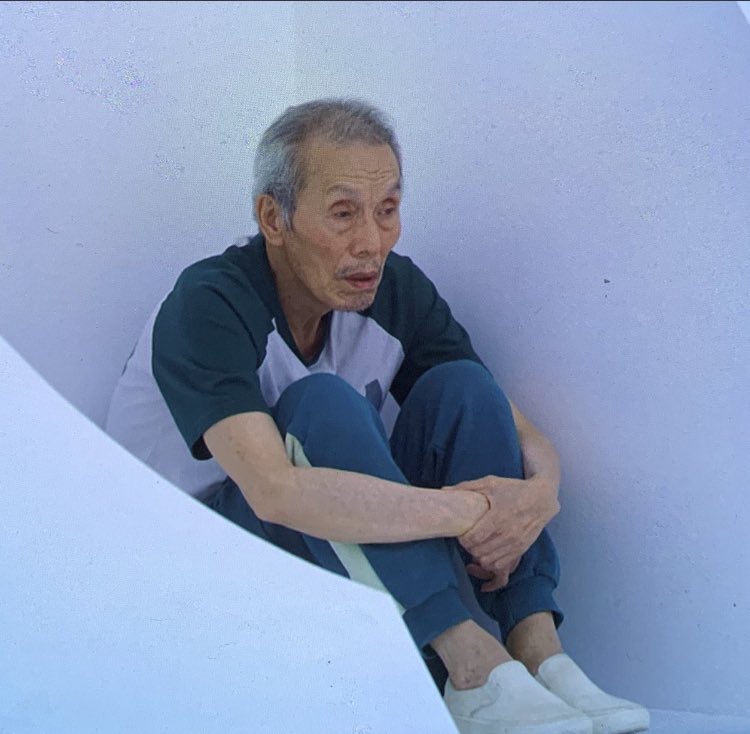 tweetsbytahreem's tweet image. After turning on and off mobile data several times and restarting my phone and then realizing it&apos;s down.
#WhatsApp #facebookdown