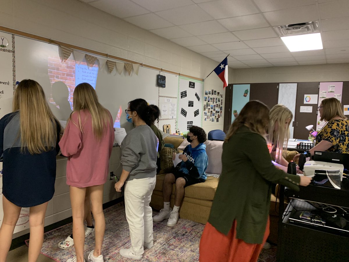We’re up and moving in @Richard_KHS_CTE’s Interior Design class. Students are reviewing color concepts with an escape room that combines physical clues and digital locks.<a href="/KleinDigiLearn/">Klein ISD Digital Learning</a> <a href="/KleinHigh/">Klein High School</a>