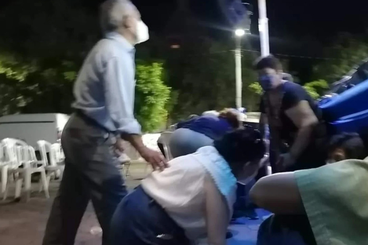 DiarioDeTabasco's tweet photo. #Seguridd | Hombres armados atacan a hombre y a niño; generan pánico en pleno centro de Iguala https://t.co/2V1x4CVtMn https://t.co/AsgfRcUCup