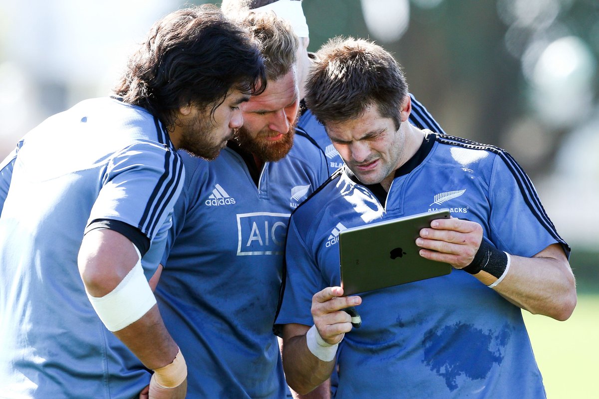 WorldRugby's tweet photo. Checking Twitter to see why Facebook and Instagram are down https://t.co/Zob5FCzncH