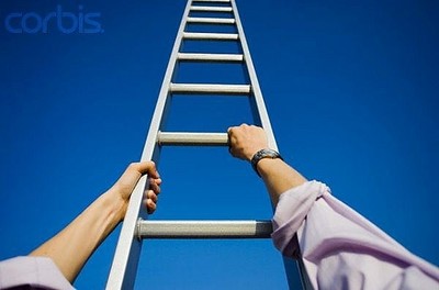 بينما تتسلق سلم النجاح، تأكد أن 
سلمك على أساس ثابت من النزاهة. 
لا تدعس أشخاصًا آخرين أثناء التسلق .
تقدِّر الأشخاص الذين يمسكون بالسلم لك.
انزل خطوات للأسفل بين الحين والآخر لكي تستريح وتفكر.