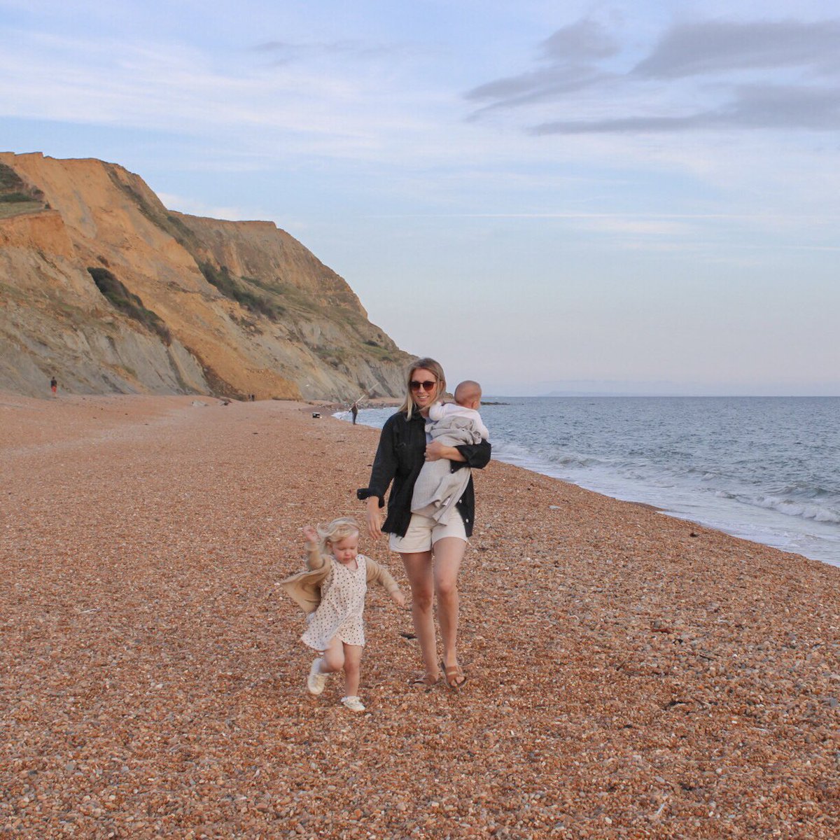 Fantastic little find in Seatown (the cutest little seaside town!)

hannahswancott.co.uk/2021/09/21/hid…