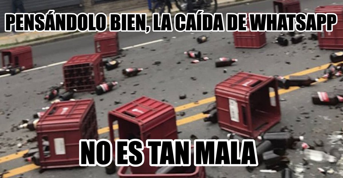PilsenoPilsen's tweet photo. Hay caídas peores que las de WhatsApp… FELIZ SEMANA COMPAS!! https://t.co/qfSEIvBuYK