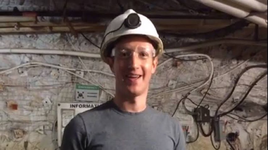 SoyLuisBaez's tweet photo. Zuckerberg checando el cable que se desconectó.
#RedesSociales ⬇️ https://t.co/WoIIMf5WTR