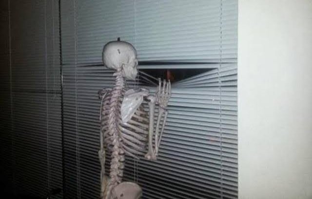 Apki_RAI's tweet photo. Me thinking net is down after going on Facebook and Instagram. Then checking Twitter.

Now me waiting 

#facebookdown https://t.co/duMWkdzcM6