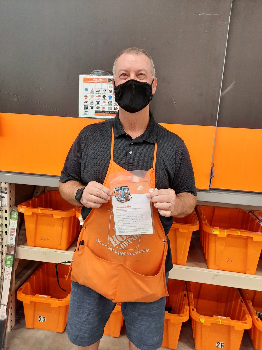 ChuckRoss76's tweet photo. Congratulations Jim! Sales associate of the month! #firsthomeraward @THD3882 @brian_elchert @Crosscheck14 https://t.co/Sy1OSISVu2