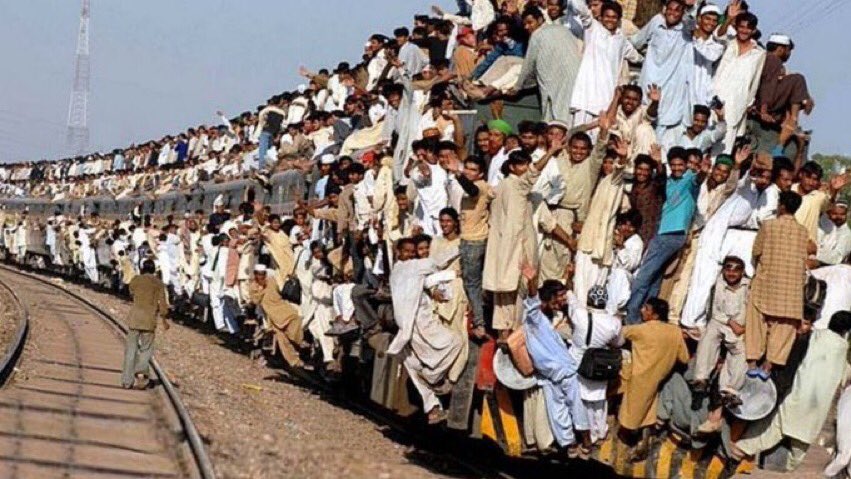 PeterOrinde's tweet photo. My village mates traveling to tweeter after there homes WhatsApp Facebook and Instagram have been looked https://t.co/oSXgSrxyl0
