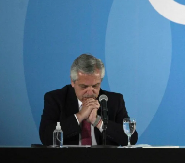 JaviSchur's tweet photo. "Que vuelva Whatsapp, que vuelva Whatsapp, que vuelva Whatsapp" https://t.co/Oz0Q3lNLML