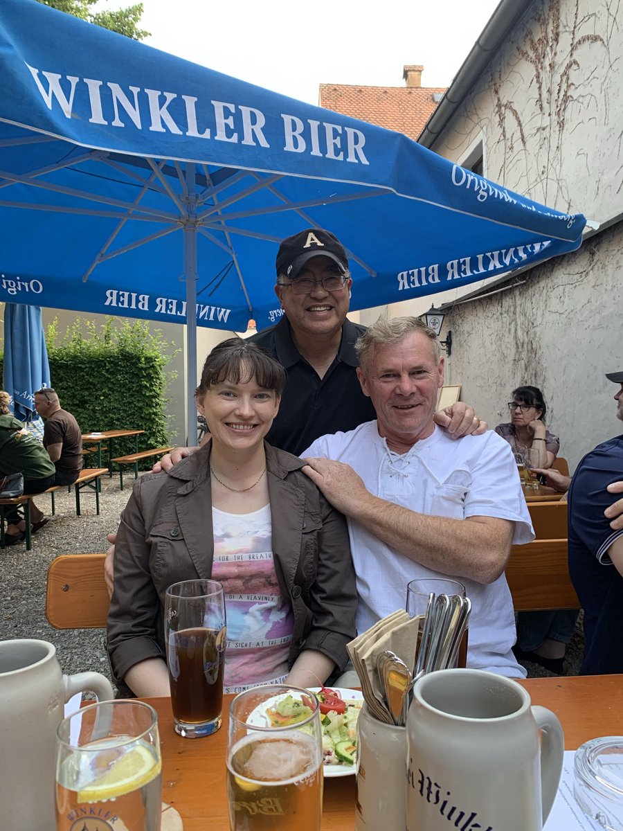 Fongman76's tweet photo. Cheers to good friends! https://t.co/5JZCxizTd4