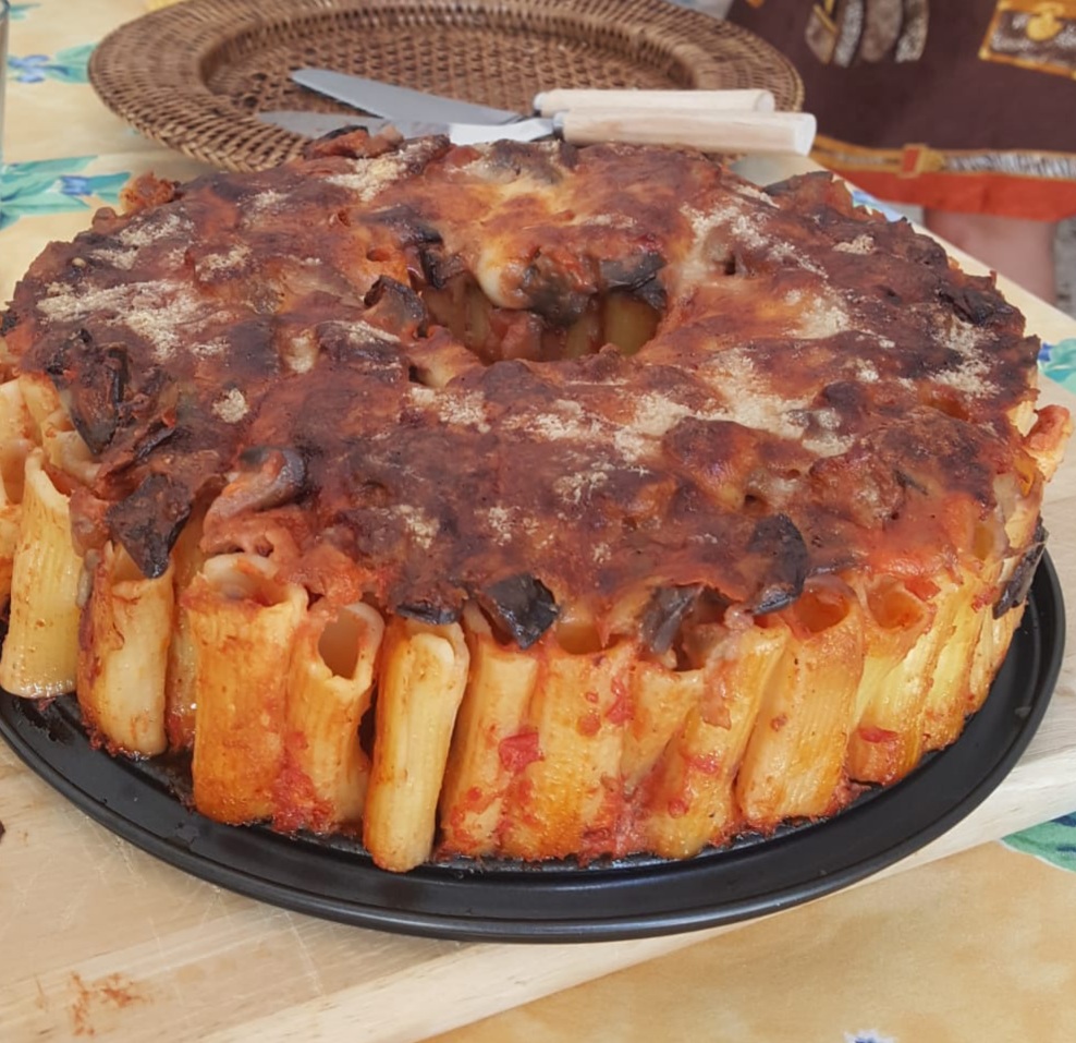ItalianFamilyF1's tweet photo. Today the Italiafamilyfood will be presenting you baked rigatoni with aubergines, fried aubergines, and stringy mozzarella is an ideal first course to be consumed for Sunday lunch or with guests. Visit https://t.co/a3rqiNUXyS for the full step-by-step recipe. https://t.co/UFVp3lhdDH