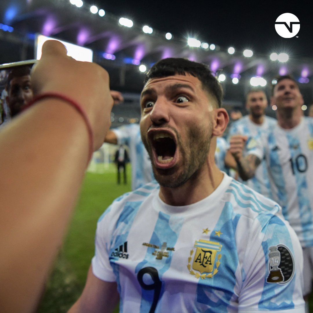 TNTSportsAR's tweet photo. Cuando se caen WhatsApp, Instagram y Facebook / Pero no te importa nada porque esta semana vuelve la Scaloneta https://t.co/o6XWn7vZg2