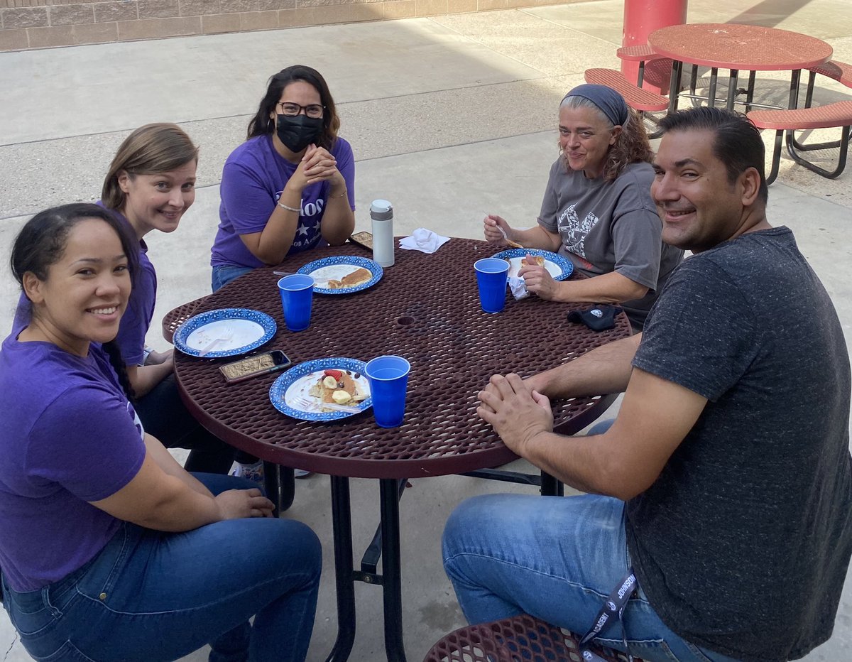 Admin making breakfast for the awesome staff @ Johnson JHS to kick of Staff Development Day <a href="/JJHSAcademy/">JJHS Academy of International Studies</a> <a href="/ClarkCountySch/">CCSD</a> <a href="/CCSDMagnet/">CCSD Magnet Schools</a> <a href="/KirstenKLewis/">Kirsten Lewis</a> @SuptJaraCCSD