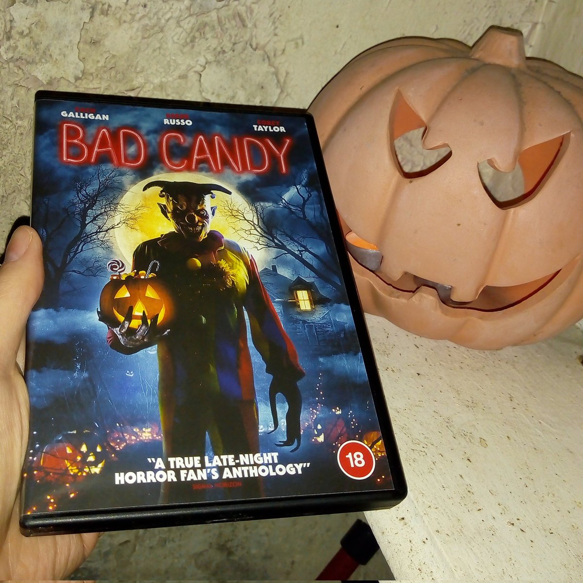New Themed Halloween Horror Anthology Bad Candy, Is Available Now on Digital and DVD from <a href="/UKKaleidoscope/">Kaleidoscope</a>. Stars Gremlins <a href="/zwgman/">Zach Galligan</a>, Slipknot's <a href="/CoreyTaylorRock/">fuck your checkmark</a> and Creepshow's <a href="/DRusso97/">D. Russo (He/Him)</a>.