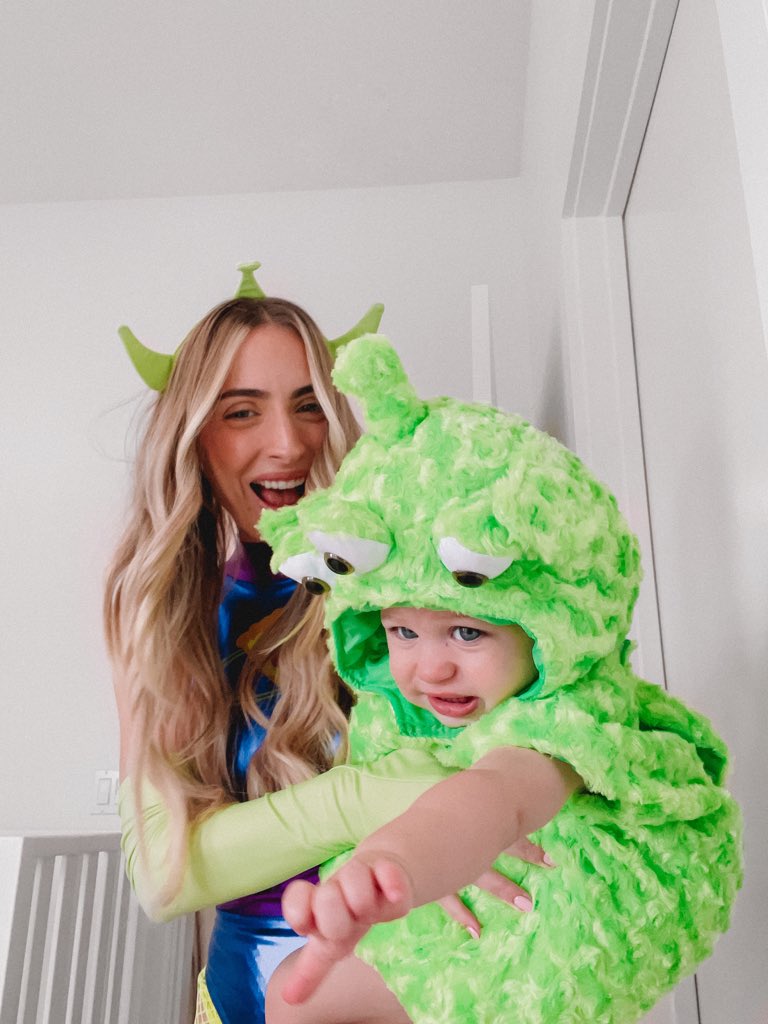 Instagram and FB being down has us like 👽 at least YouTube is up. New video: youtu.be/dxGxbXPHEzs