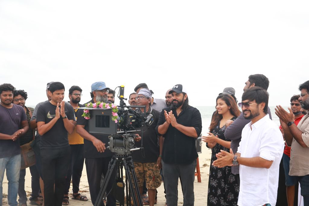 • #VHouseProductions in #ProductionNo7 Started Today in
Dhanushkodi.

A #YuvanShankarRaja Musical ! 

#DirectorRam #NivinPauly
@sureshkamatchi #Anjali