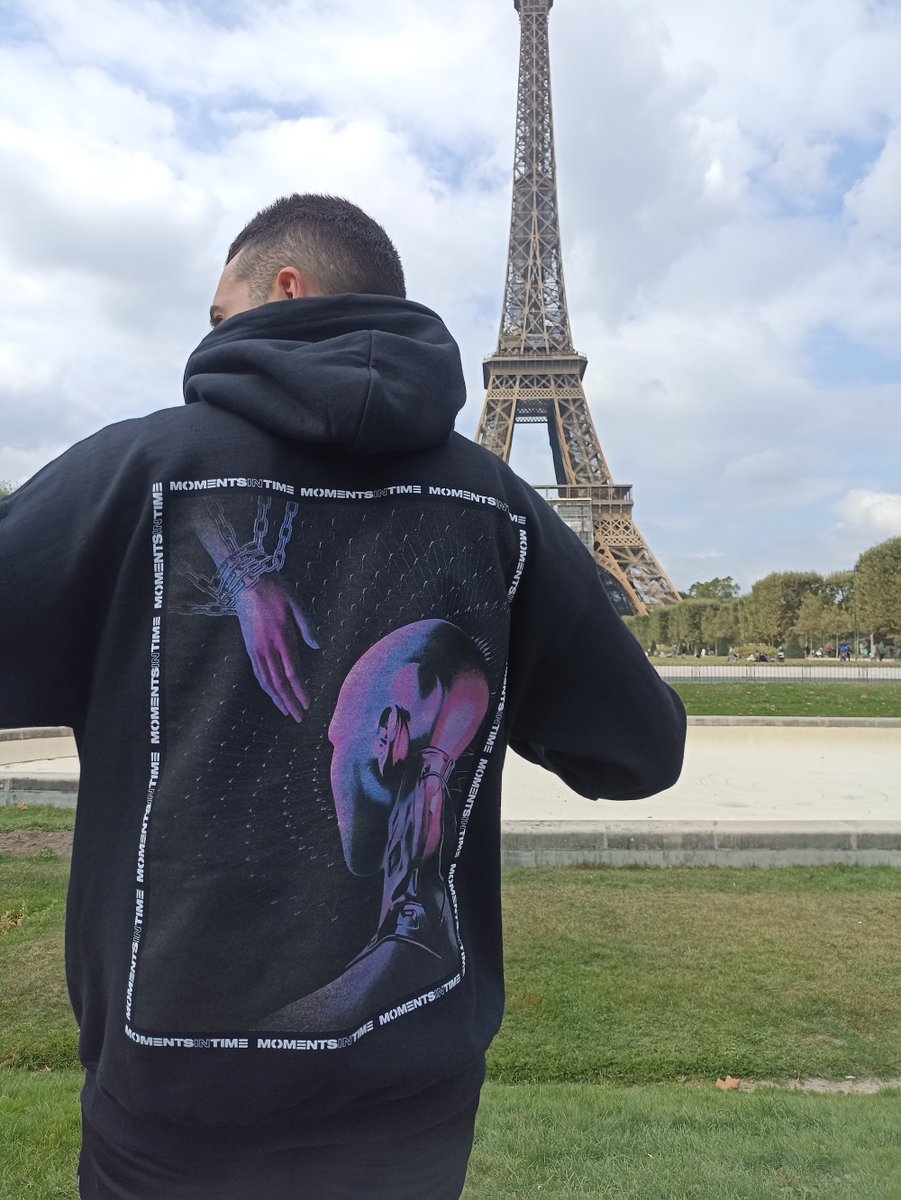 Moments In Time tweet media