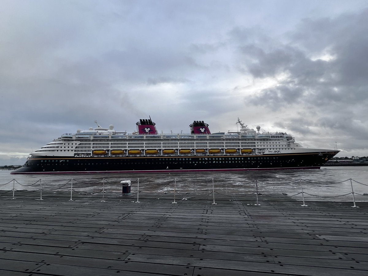And just like that the magic is gone! We will miss the Disney Magic gracing our terminal as she departs for the final time from Tilbury. Fair winds and following seas! @LondonPortAuth @forthports @capitalcruising @DisneyCruise @CruiseBritain
