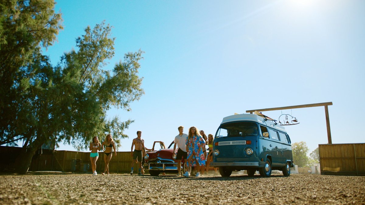 Positive energy only 🤙 #TheUltimateSurfer Stream on Hulu.