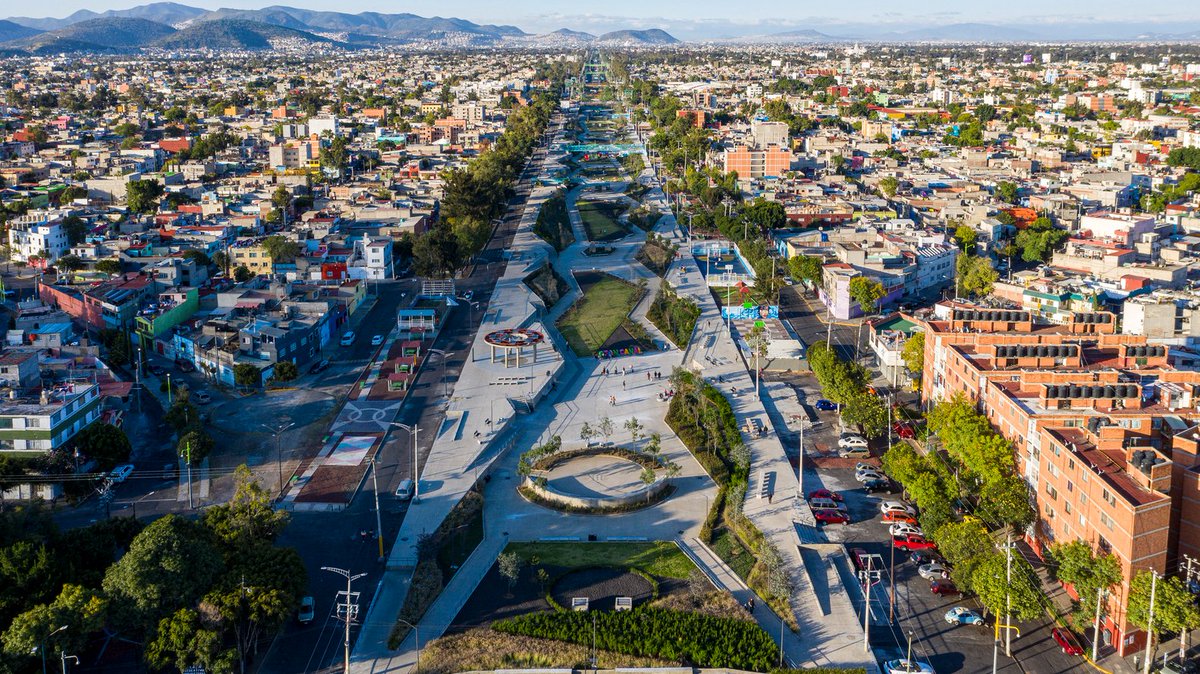 archdaily_es's tweet photo. Día Mundial de la Arquitectura 2021: acciones urbanas para un mundo libre de carbono, puedes ver nuestra selección en el siguiente link: https://t.co/3QznucOXHW https://t.co/xuW7ETlV8k