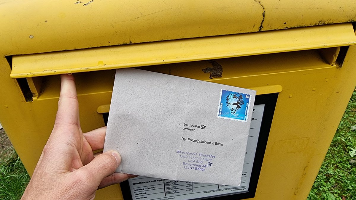 Anzeige abgeschickt. Kostprobe der Hass-Mail: "Ey Du Homo", "verrecke Du Fotze", "AfD-Wähler und Dein Feind". Dazu die Drohung, "persönlich" bei mir vorbei zu schauen. Es bleibt dabei: Lebe so, dass die AfD etwas dagegen hat. Kein Fußbreit 🏳️‍🌈