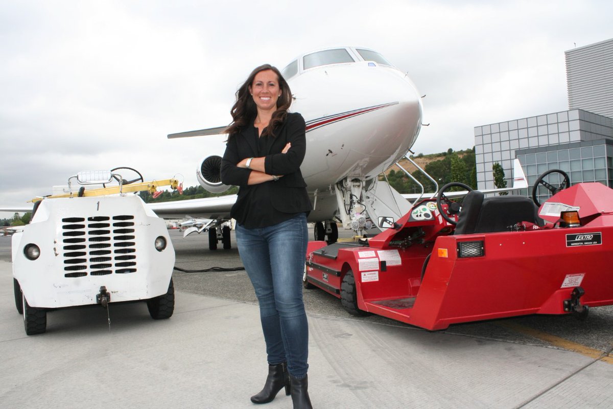 UWGradSchool's tweet photo. Bias is a safety issue. Pilot Kimberly Perkins is using her doctoral research to prioritize psychological safety within the airline industry. And she's working with @UWArtSci @uwevansschool @uwengineering to do it. #BeBoundless #UWGradSchool https://t.co/ujLhXaXWuF https://t.co/BuYiv4S9OD