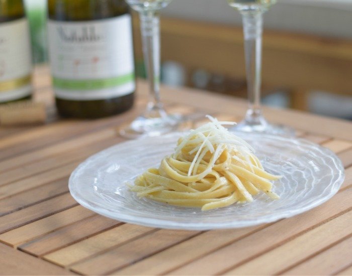 honestandtruly's tweet photo. Cacio e Pepe Recipe (15 Minutes To Pasta Heaven) https://t.co/jBXMHzXkGD #pasta #pantrycooking #easyrecipe #15minutmeals #cheesy #cheese #italianfood https://t.co/LnjSQfYTHG