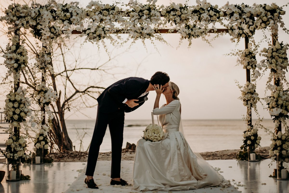 chlldn's tweet photo. Je crois qu'il est temps de vous montrer une première image du mariage que j'ai shooté aux Seychelles https://t.co/zqPEty5uQi