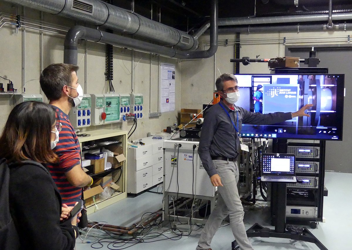 labo_IJL's tweet photo. #FDS2021 Les participants à notre visite #CNRSinsolite ont découvert en primeur le futur équipement #SPEKTRE du @labo_IJL. Ou comment produire de l'énergie par #fusion #nucléaire avec des #plasmas et des champs #magnétiques. RDV en 2023 quand la plateforme sera opérationnelle !😃 https://t.co/MbhJ2gKO6n