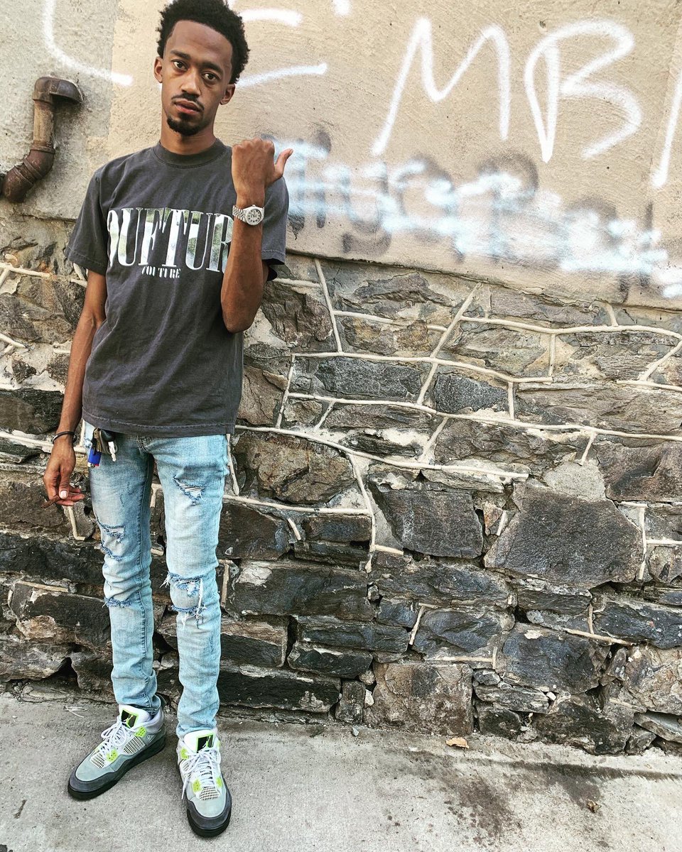 PFMKP's tweet photo. Cut off ✂️ my old ones👯♀️ im going through a faze know that u never seen me this way but these racks prolly make ya bitch mind switch lanes 🤾🏾♂️ #PFM #ABM #FREEPISTOL #FREEJEFE #FREESOSA #FREERG #LLTWaz #LLCHARLIE https://t.co/E29I5h0GLt