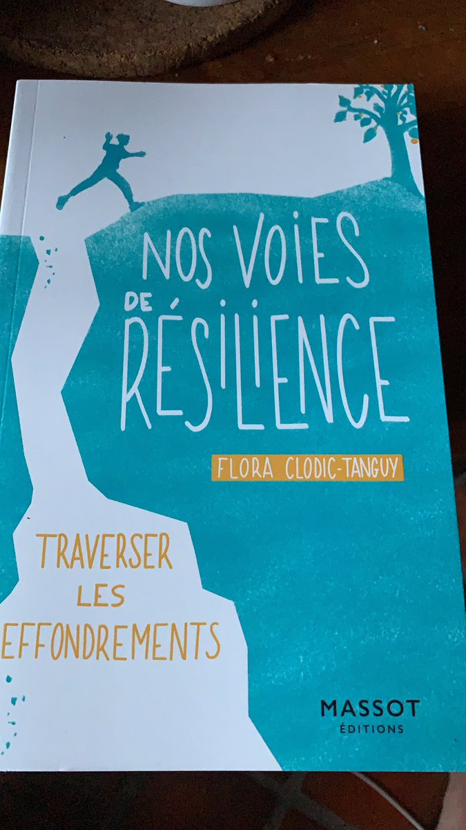 En lecture <a href="/FloraClodic/">Flora Clodic-Tanguy ✍</a> 👌🏽 rdv au <a href="/TheSchoolab/">TheSchoolab</a> le 14 octobre a 19:00 pour un échange avec Flora ! #Effondrement #resilience #climat #ClimateEmergency