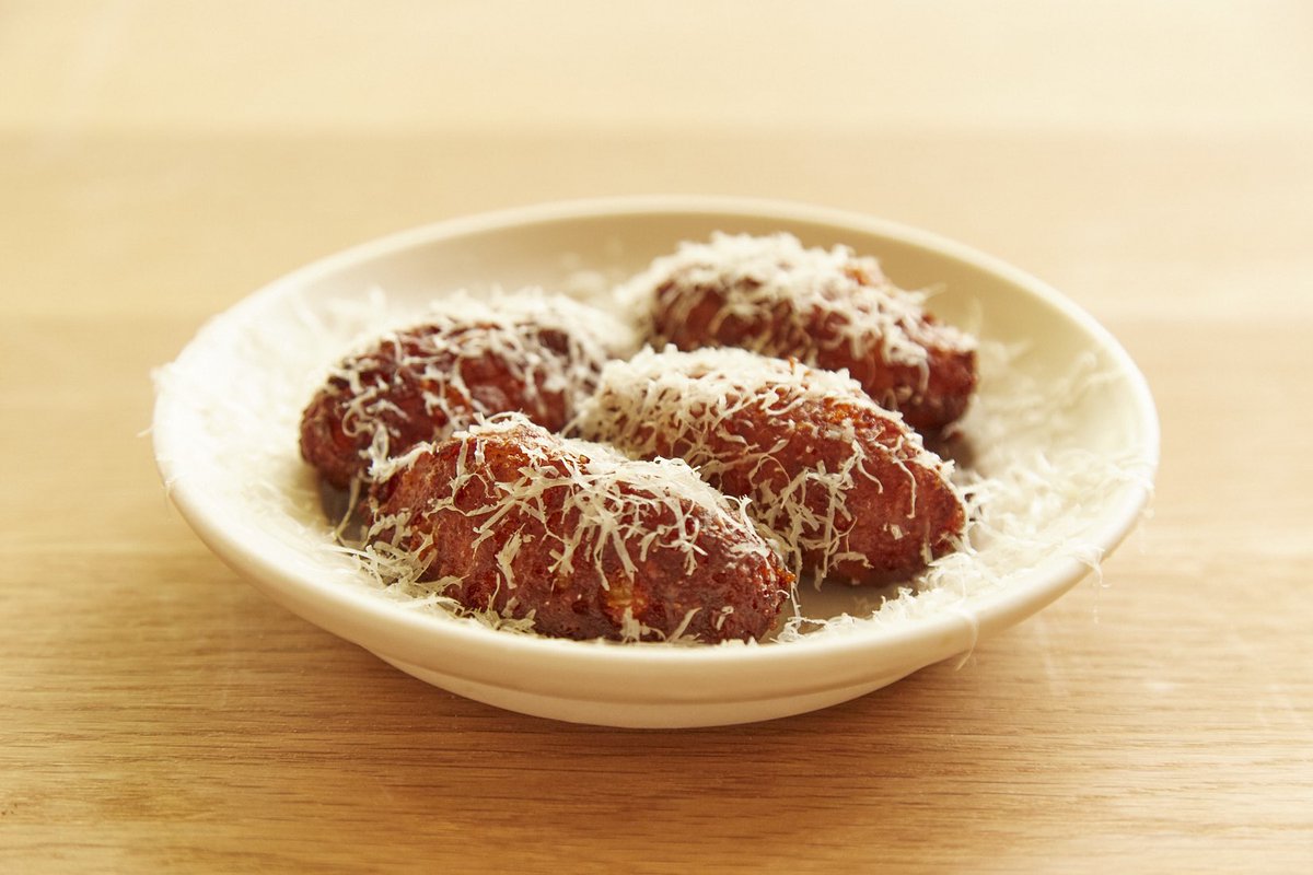 Our Hackney location is now open 7 nights a week plus lunch Friday to Sunday   That means, yes, we’re open tonight for cheese puffs! Bookings available online: resy.com/cities/ldn/ell…