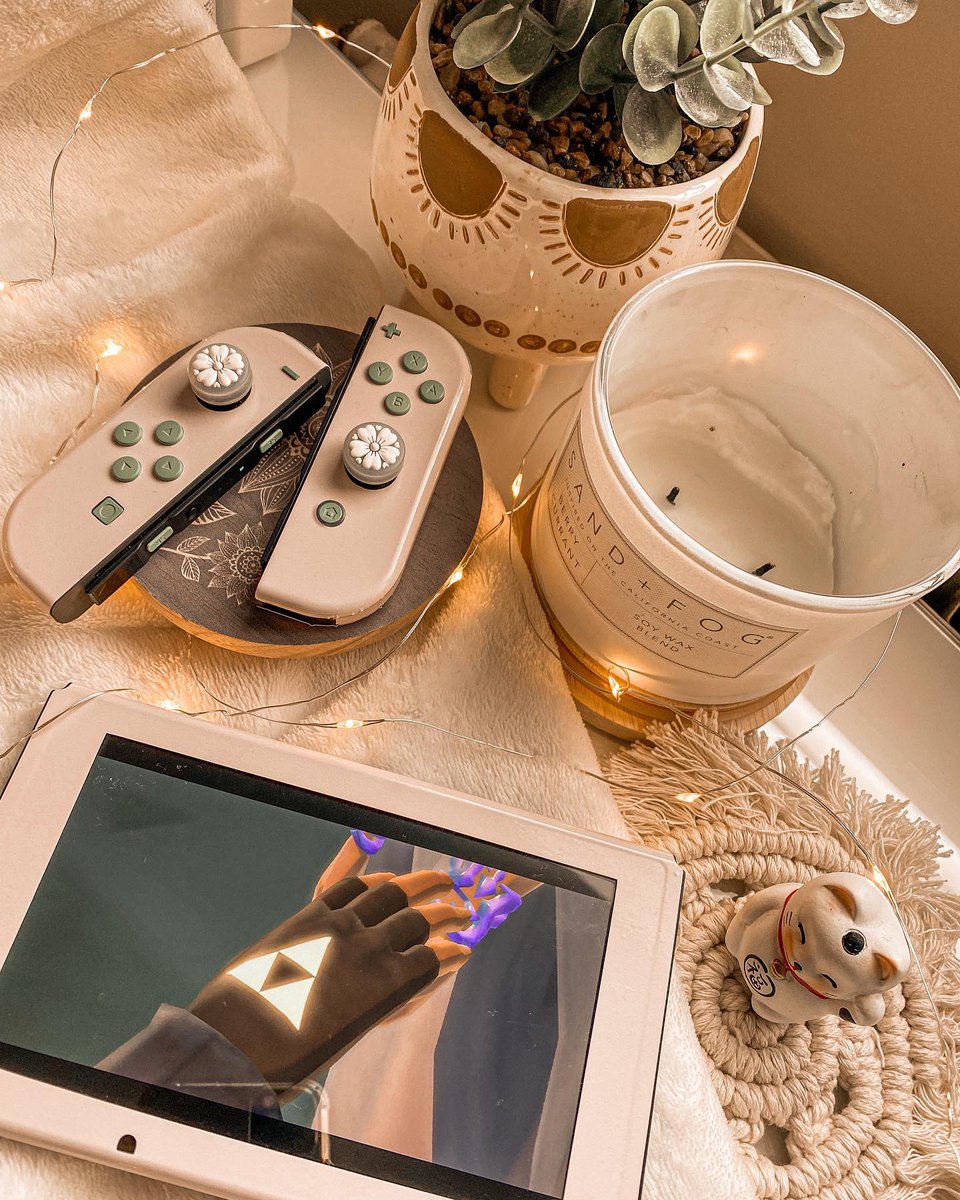 seeing as insta hates all of us, Twitter can have the pic instead, I finished skyward sword the other day &amp; oh. my. beautiful. ✨🤍