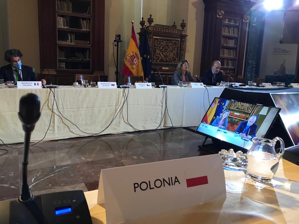 PLenEspana's tweet image. Chargée d&apos;affaires K.Węgrzynowska:
🇵🇱 está orgullosa de la experiencia de la cooperación antártica; aceptamos las responsabilidades compartidas con otros Estados partes del #ProtocolodeMadrid. Estamos comprometidos a actuar para garantizar la gobernanza responsable de la región.