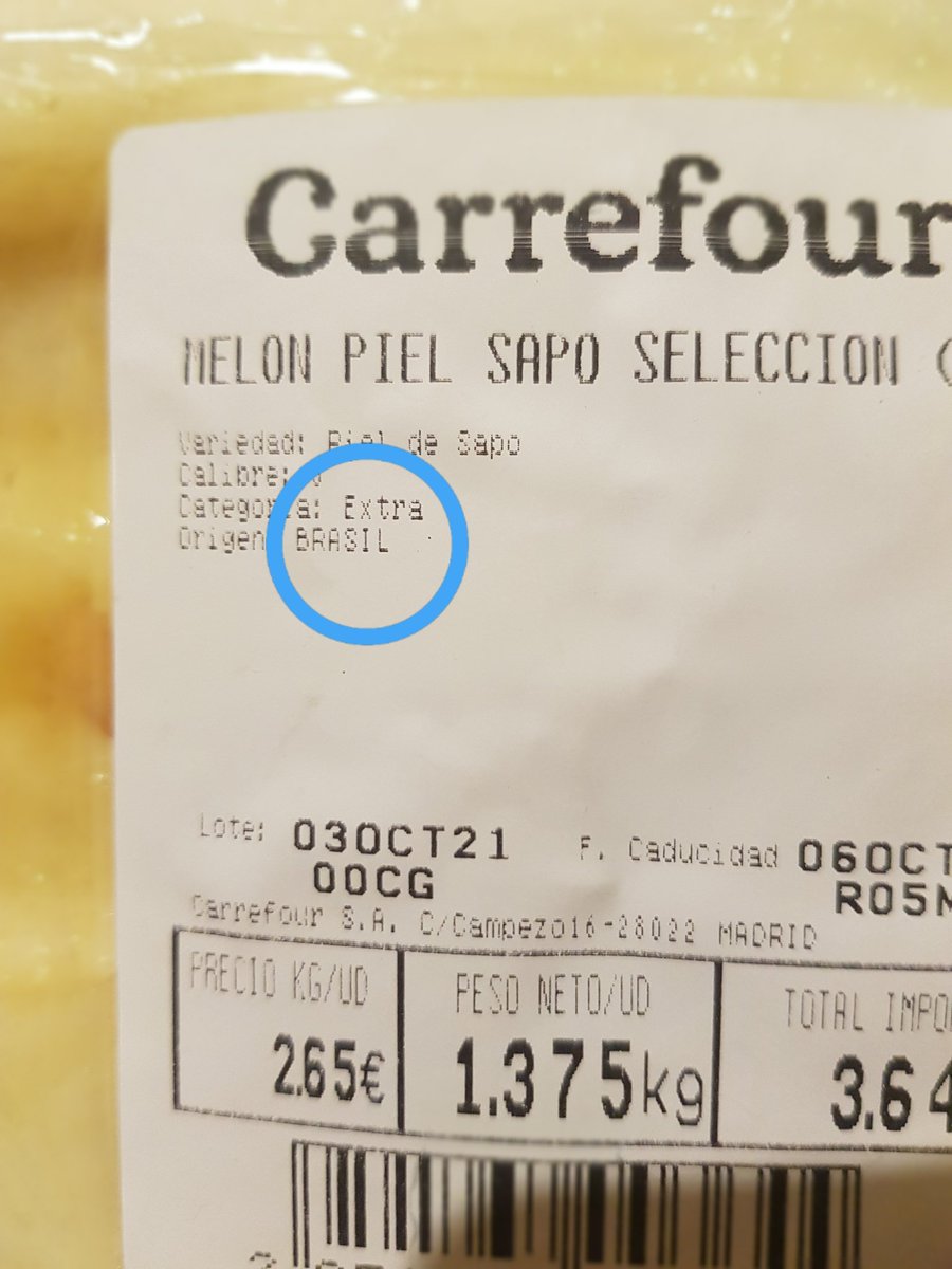 alternateb747's tweet photo. Voy a a evitar en lo posible comprar en @CarrefourES.
Melón ofertado en letra grande como de Villaconejos pero la letra pequeña dice que viene de Brasil.
El otro día lo mismo, pero con naranjas de origen Valencia y que en realidad venían de Sudáfrica. 
No me gusta que me engañen. https://t.co/zvgkrtpobp
