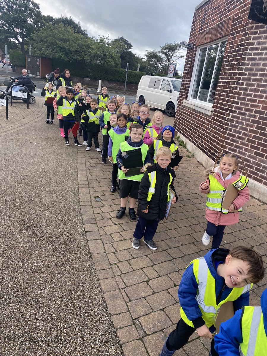 2KR had a fantastic walk into Layton today, luckily the rain held off! 😀☔️ We looked at what is in our local area and also learnt about road signs and map symbols. 🌎