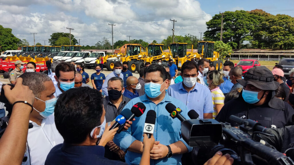 Senador Davi, entrega aos municípios do Amapá 78 máquinas e equipamentos
Maquinário no valor de R$ 24 milhões agora é patrimônio das prefeituras e vetor de desenvolvimento dos municípios