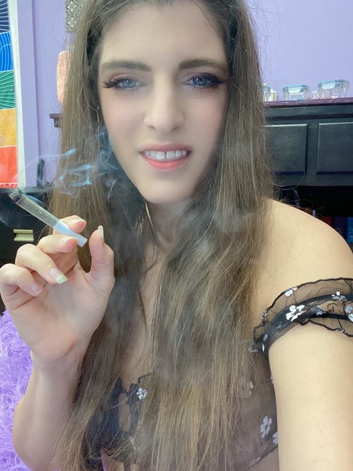 Come smoke with me.  https://t.co/VUlPF1ePA1  Come chat with me live https://t.co/YSnhqCT8LD  #woman<a href="/tag/brunette"class="tags"><span>#brunette</span></a><a href="/tag/cute"class="tags"><span>#cute</span></a><a href="/tag/follow"class="tags"><span>#follow</span></a><a href="/tag/beautiful"class="tags"><span>#beautiful</span></a><a href="/tag/eyes"class="tags"><span>#eyes</span></a><a href="/tag/followme"class="tags"><span>#followme</span></a>