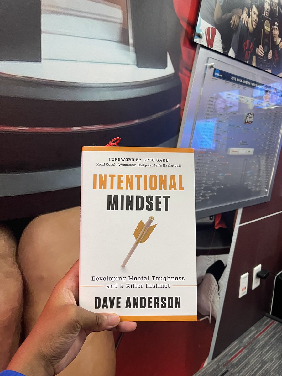 ChuckyHepburn's tweet photo. Hey Twitter followers! currently reading and enjoying this new book by my friend @DaveAnderson100 as I prepare for the season. This book helps you develop mental toughness and a killer instinct. So far, I 110% recommend this book! https://t.co/GyV4yOYuDi